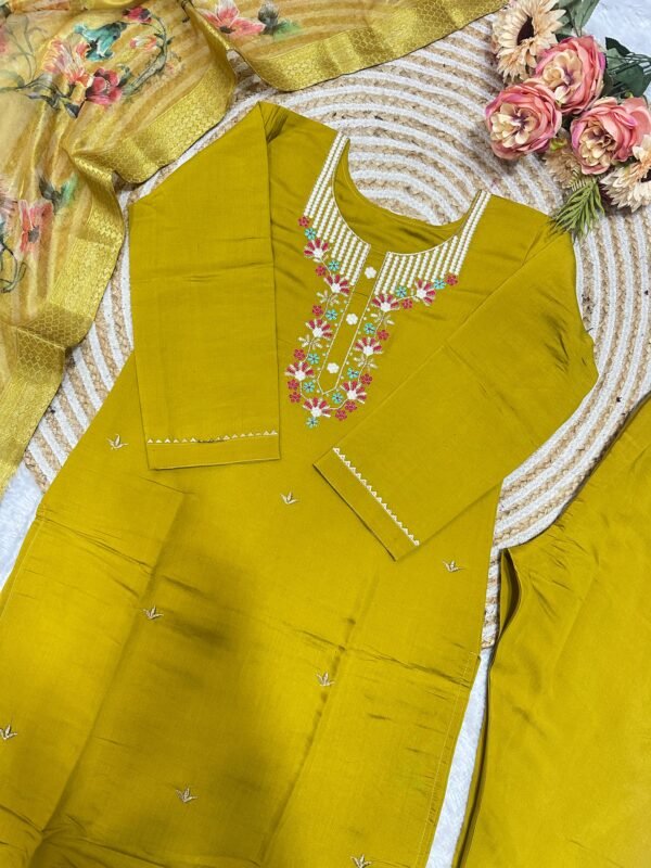 Elegant Party Wear Set  - Image 6