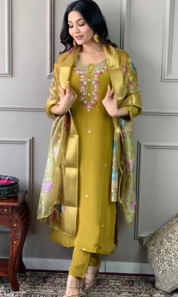 Elegant Party Wear Set  - Image 3