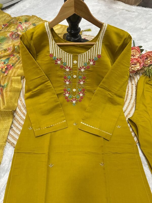 Elegant Party Wear Set  - Image 7