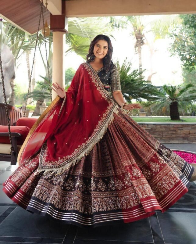 Women-Navratri-Spacial-Gown