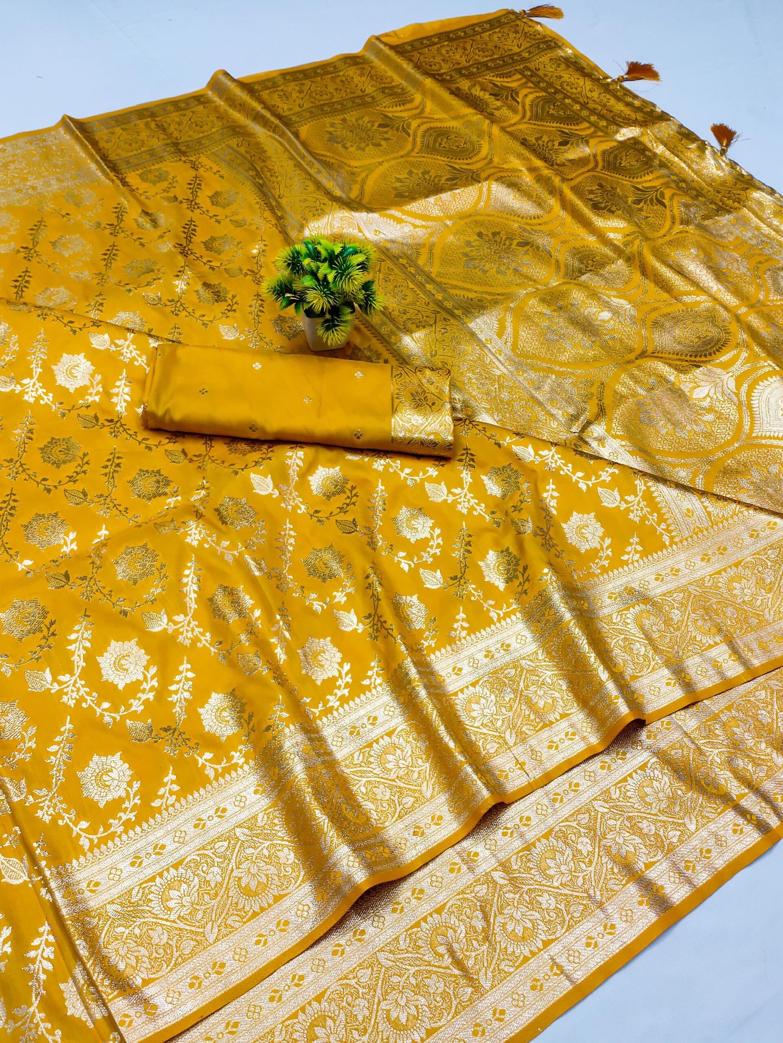 Banarsi Fabric Saree y